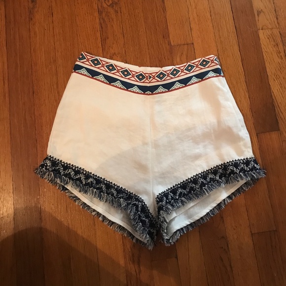 Mink pink shorts. - Picture 2 of 3